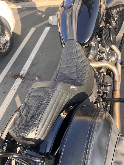 Le Pera Tailwhip Seat for M8 Softail - Image 12